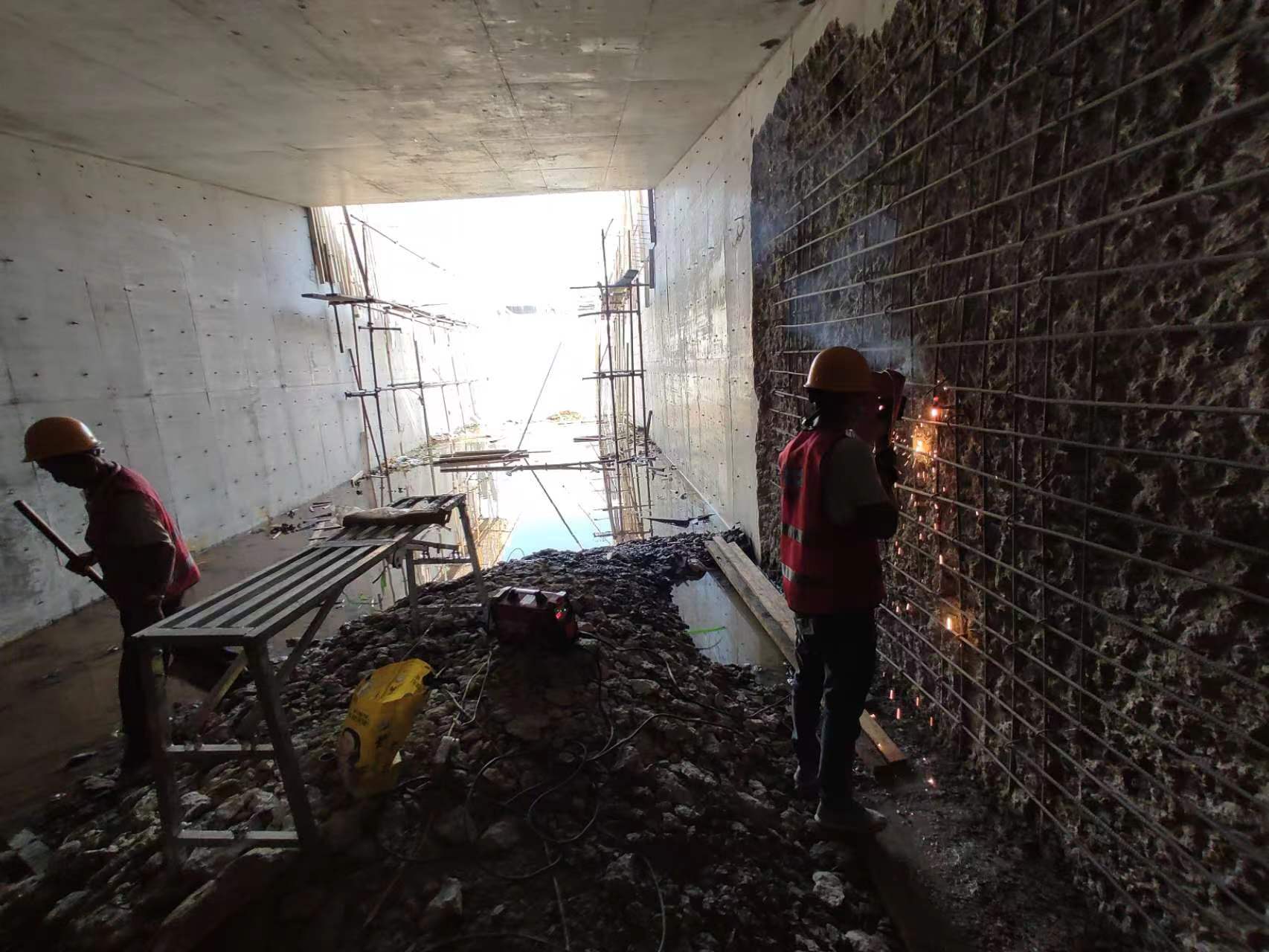 梅州挖断承重墙导致楼体开裂，加固施工方案出炉